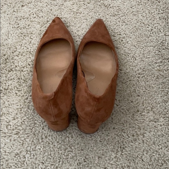 Banana Republic block heel brown suede heels - Picture 2 of 4